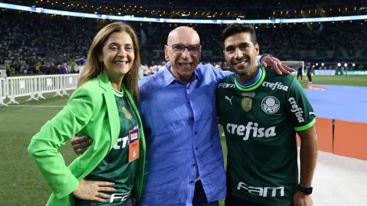 José Roberto Lamacchia (ao centro) é sócio vitalício e conselheiro no Palmeiras, mas compra da SAF do Vasco por seu filho tumultuou bastidores no SEP - Foto: Cesar Greco/Ag. Palmeiras