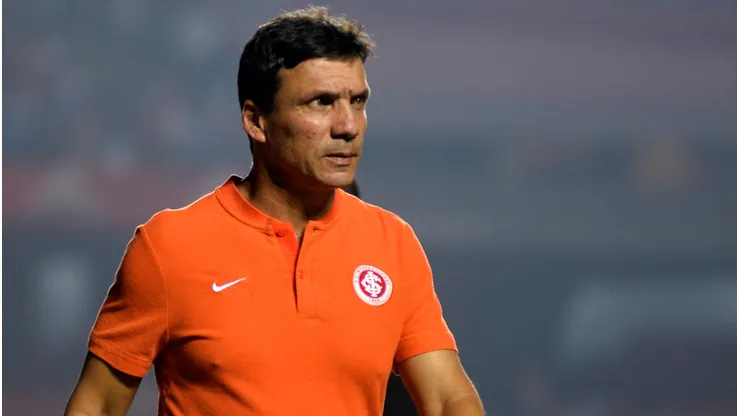 Zé Ricardo cobra o Inter na Justiça. Bruno Ulivieri/AGIF.