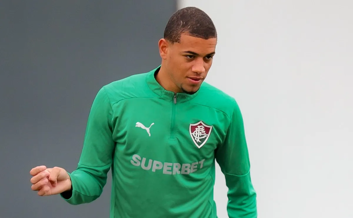 Jhonny retorna de empréstimo e volta a treinar com o Fluminense durante a Data Fifa