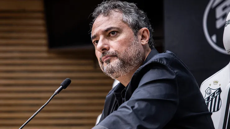 Diretor vem recebendo críticas - Foto: Raul Baretta/Santos FC.