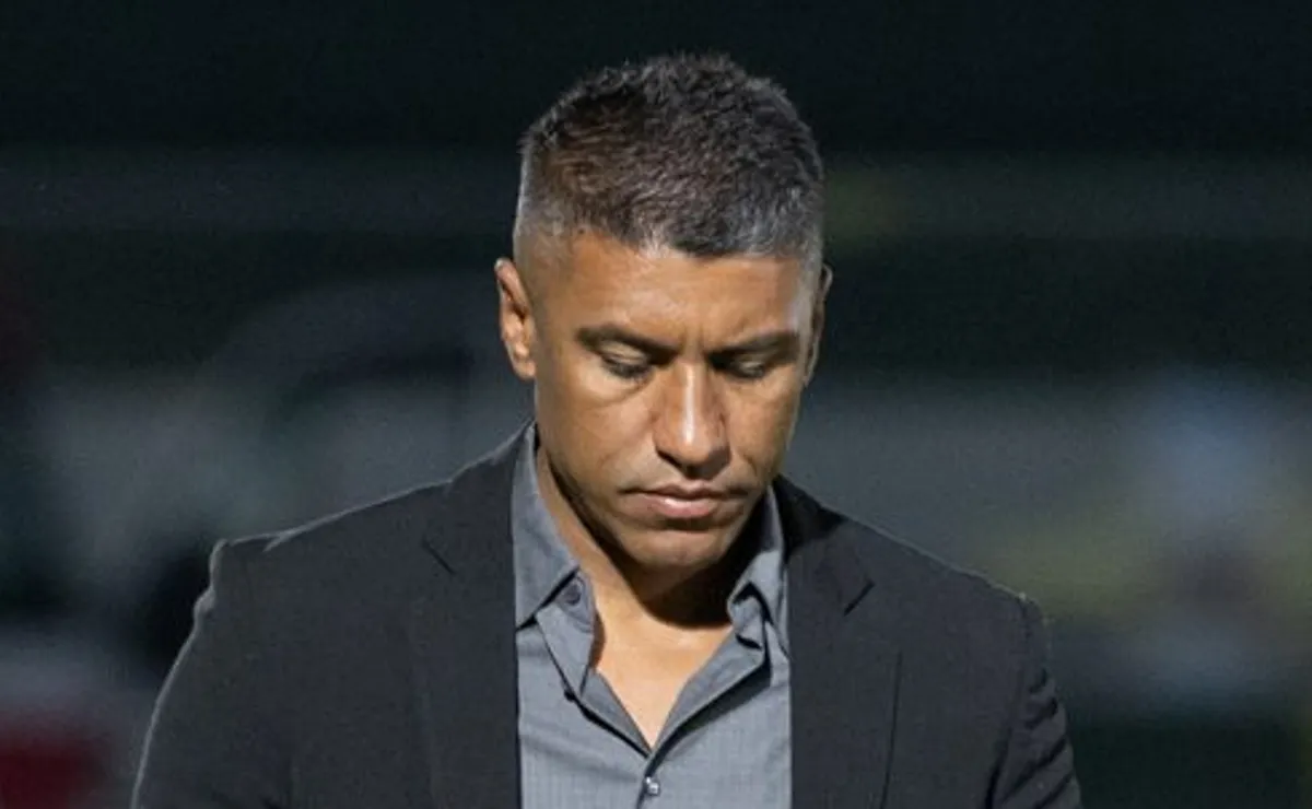 Paulinho nega negociação para ser diretor do Cruzeiro em entrevista e negócio segue sem definição