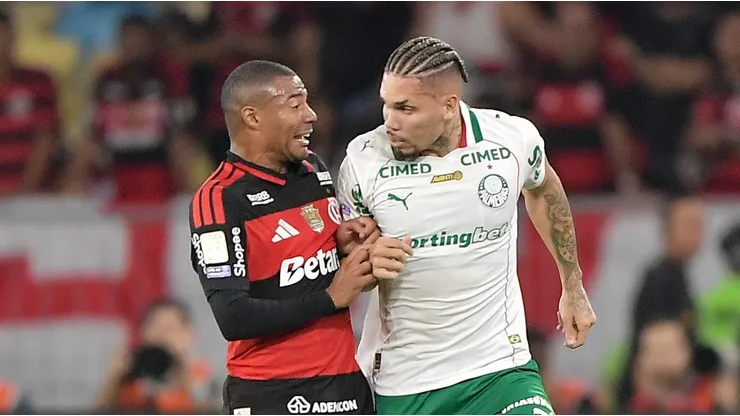 RJ - RIO DE JANEIRO - 23/05/2026 - BRASILEIRO A 2026, FLAMENGO X PALMEIRAS - Paulinho em duelo contra o Flamengo no primeiro turno do Brasileirão. Foto: Thiago Ribeiro/AGIF