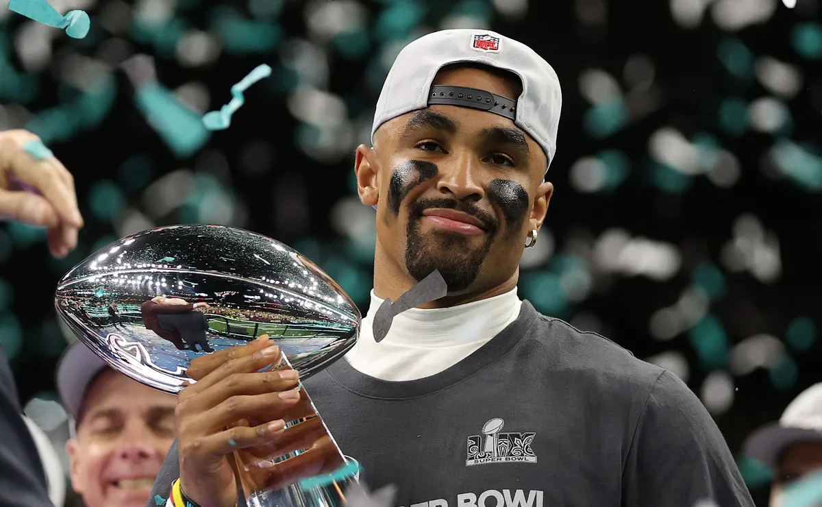 Raio-X do Atleta: Jalen Hurts abre 2026 com mais peso no passe, sem perder mobilidade