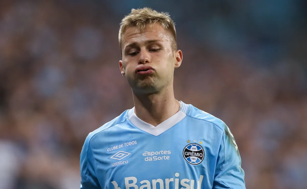 Grêmio recusa investida do Al-Ain pelo volante Ronald e mantém estratégia sobre atleta emprestado ao Fortaleza