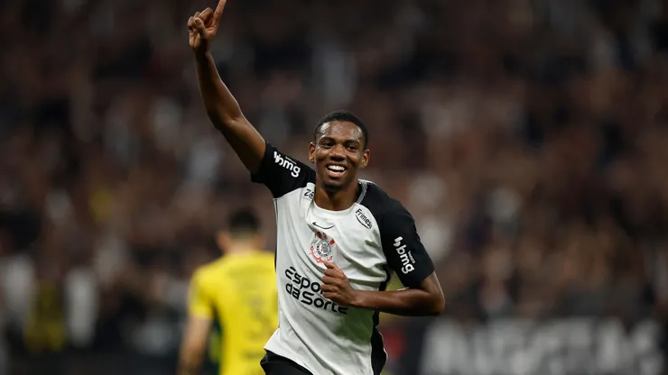 André Luiz pode virar a venda que o Corinthians precisa
