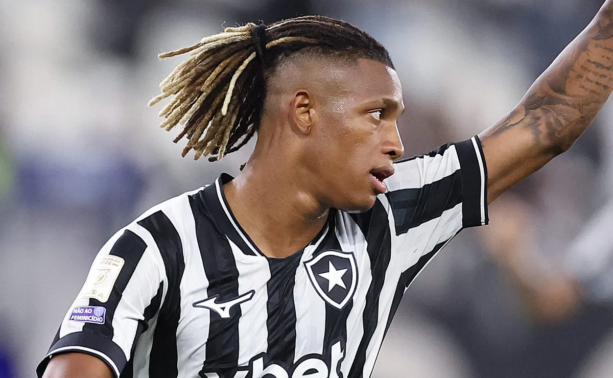 Danilo é monitorado pelo Crystal Palace, revela Alessandro Brito, ex-dirigente do Botafogo