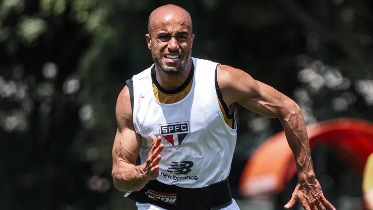 Lucas Moura em ação nos treinos - Foto: Erico Leonan / São Paulo FC