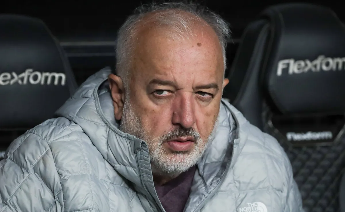 Comissão de Ética suspende processo contra Carlos Belmonte no São Paulo