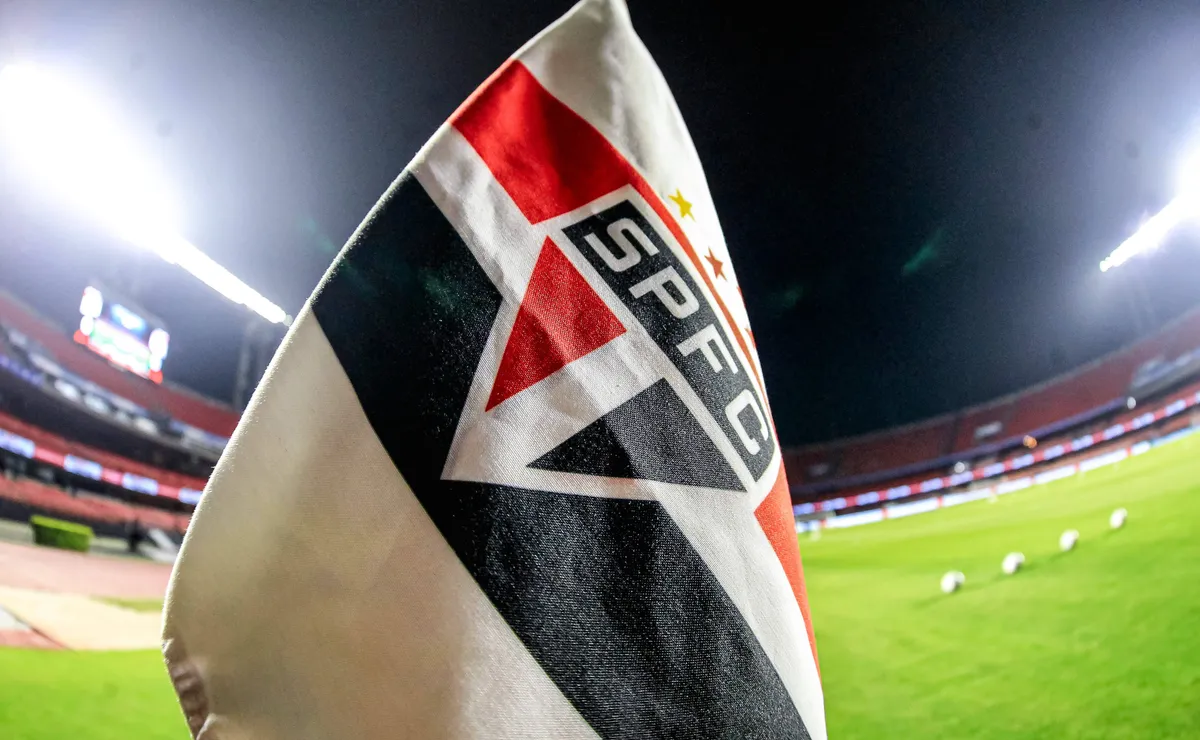 São Paulo negocia com patrocinadores atuais para ocupar espaço da Superbet