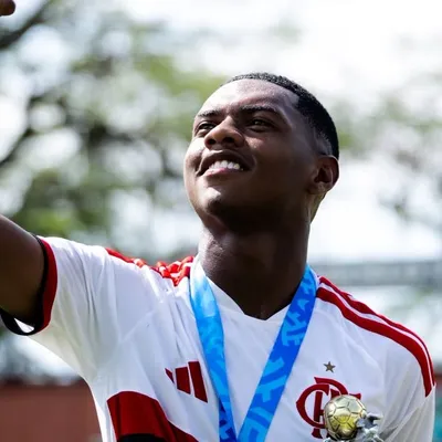 De Campos para o Ninho: Conheça o zagueiro Samuel, de 16 anos