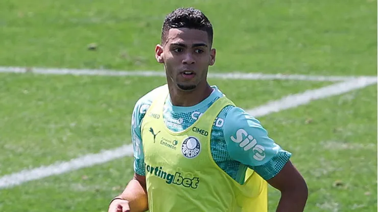 Arthur em ação em treino na Academia de Futebol - Foto: Cesar Greco/Palmeiras/by Canon