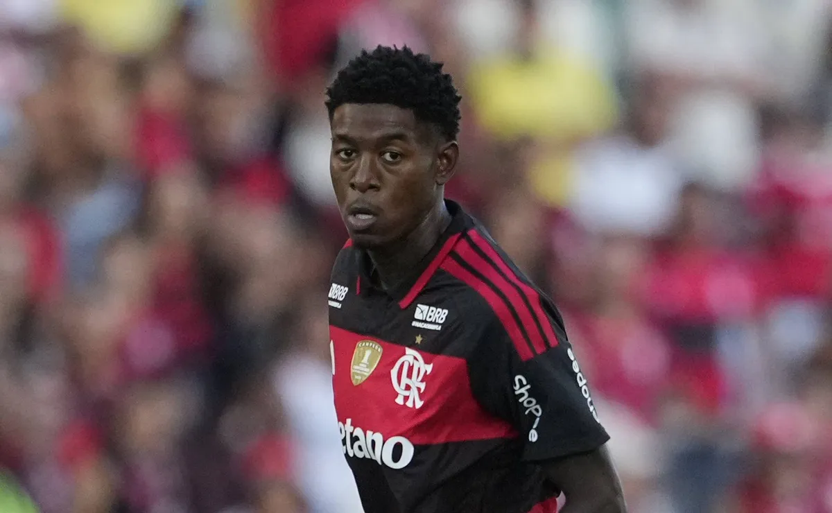 Análise: Vitão precisa corrigir o posicionamento sem a bola para retomar prestígio no Flamengo