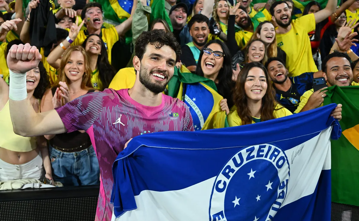 Otávio, do Cruzeiro, se pronuncia após estreia na Seleção Brasileira e revela sentimento: “dia mágico”