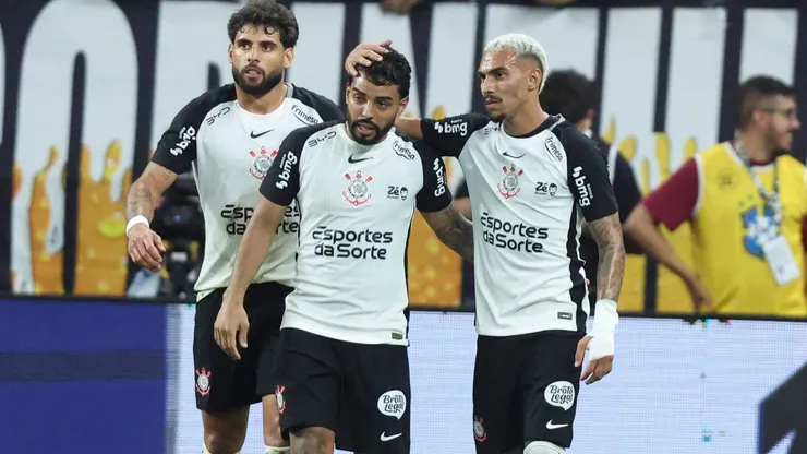 Bidu treina no Corinthians e decisão sobre possível cirurgia - Foto: Alexandre Schneider/Getty Images