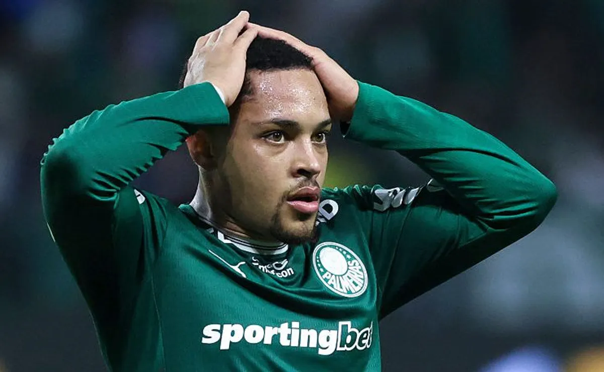 Vitor Roque tem nova missão no Palmeiras após deixar o problema mais evidente após retorno