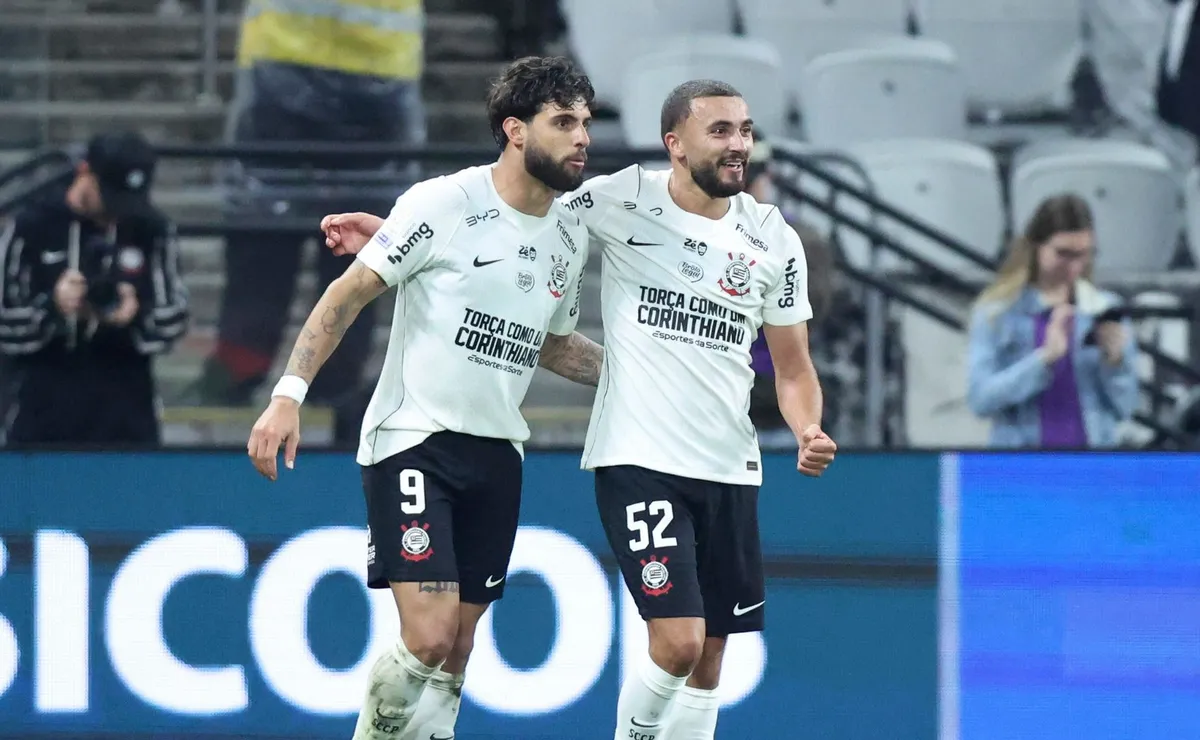 Corinthians vive reta final com um olho no campo e outro no DM
