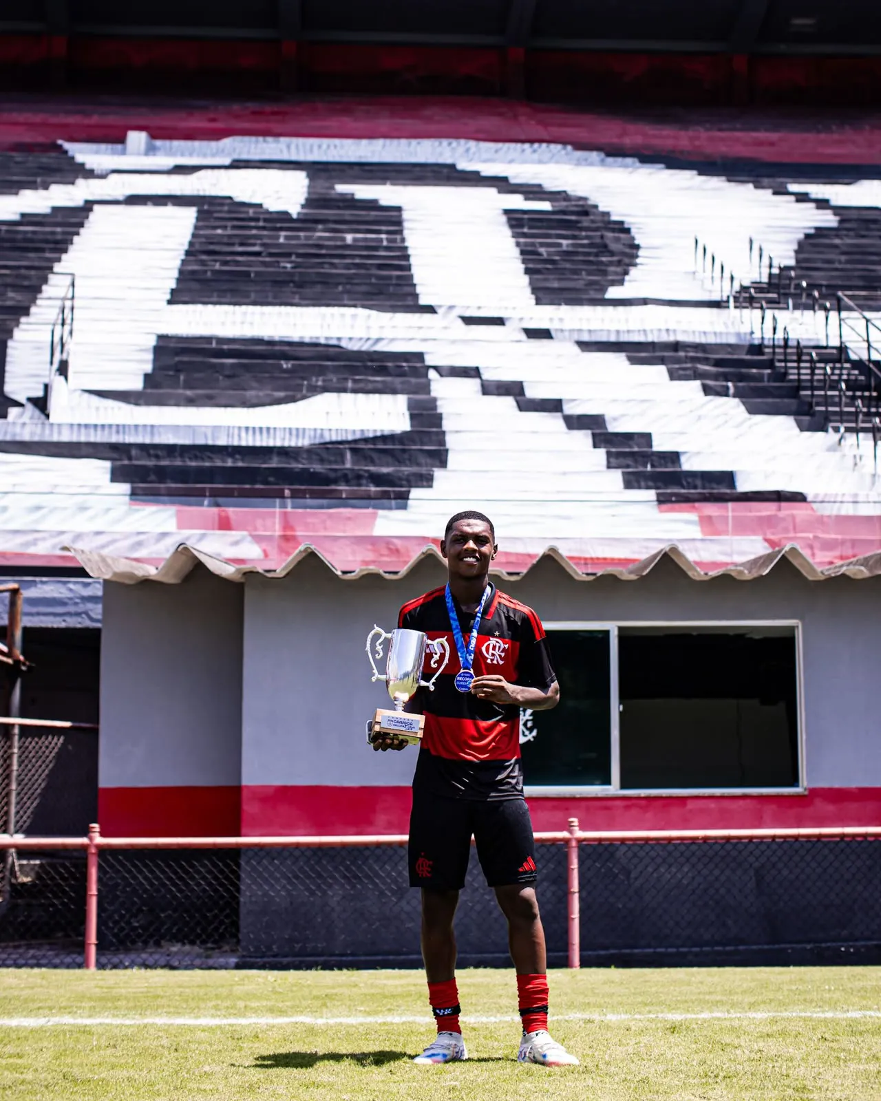 Um dos títulos conquistados na base Rubro-Negra – Foto: Divulgação