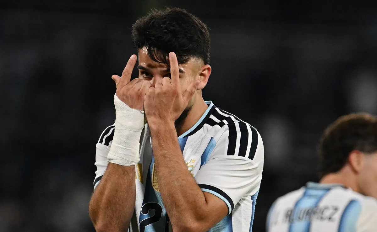 Palmeiras na Data FIFA: Flaco López “some” de lista, mas entra e faz gol à la Romário; Giay é titular pela Argentina