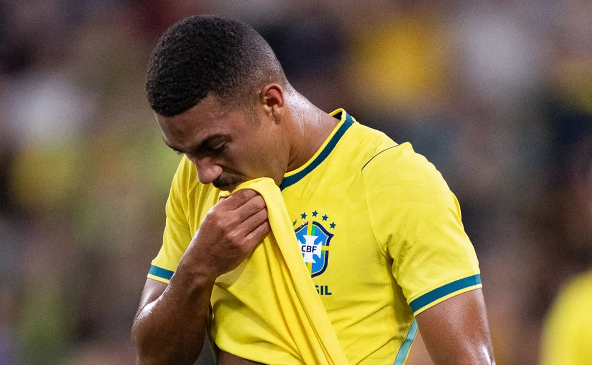 Lino, do Flamengo, ganha pontos com Ancelotti na Seleção Brasileira e vira opção direta