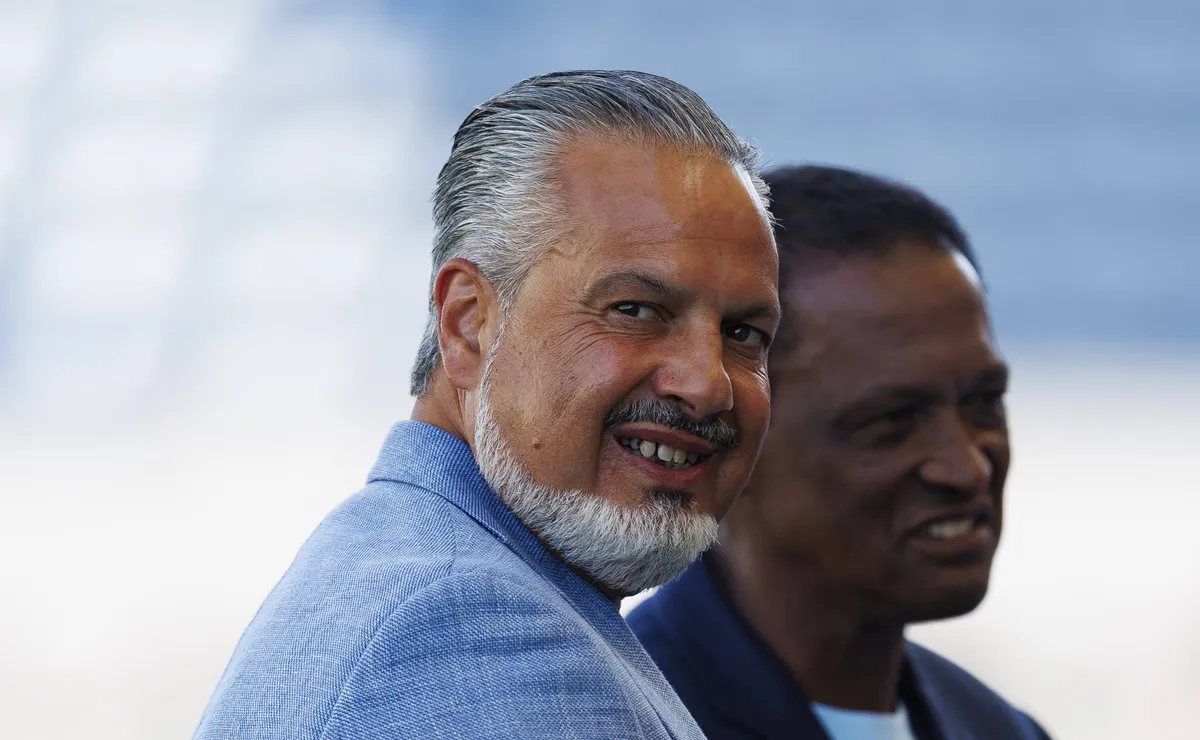 “Não vai atrasar um salário”: Boto esclarece situação financeira do Flamengo