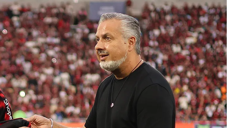José Boto diretor de futebol do Flamengo durante partida no Maracanã