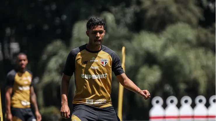 Ryan Francisco em ação - Foto: Erico Leonan / São Paulo FC