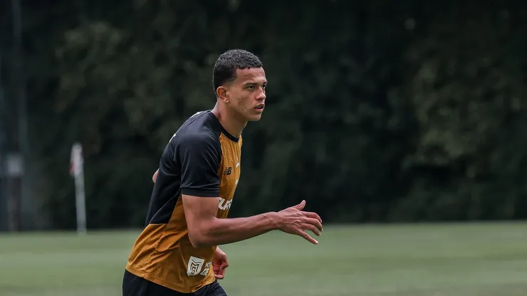 Zagueiro vem chamando a atenção - Foto: Erico Leonan / São Paulo FC