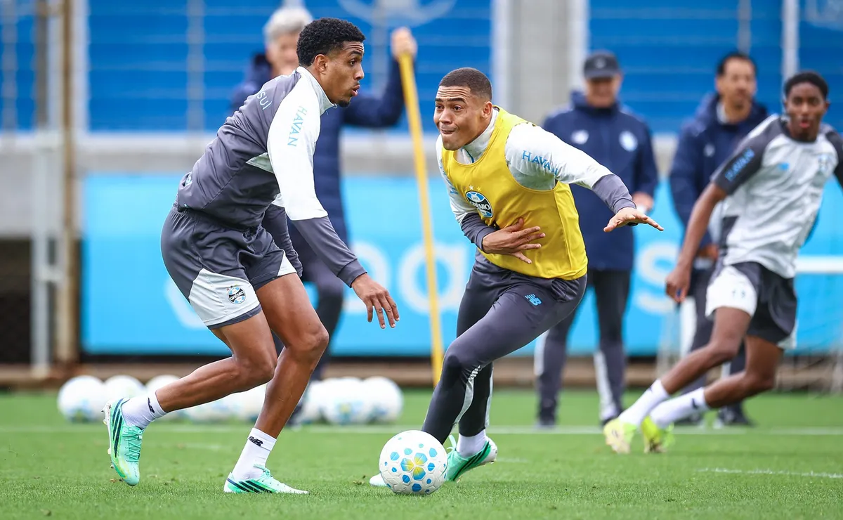 Renato Portaluppi testa nova formação no Grêmio com três marcadores e avanço de Diego Caito