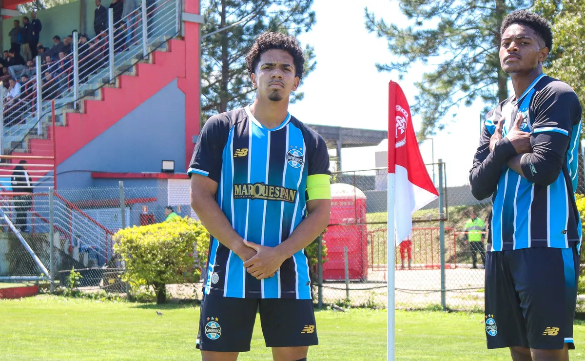 Sob o olhar de Renato, Grêmio goleia clássico Sub-20, mas perde promessas por contusão e indisciplina