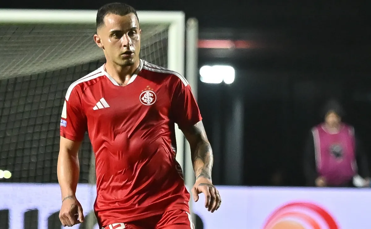 Análise: Bruno Gomes deve mudar de posição e virar zagueiro no Internacional contra o Corinthians