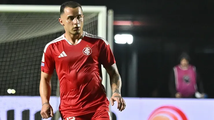 Bruno Gomes vira zagueiro no Inter. Jota Erre/AGIF.