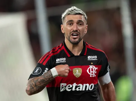Arrascaeta tranquiliza torcida do Flamengo após cirurgia