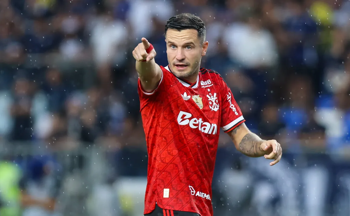 Saúl avalia suas atuações pelo Flamengo e comenta busca por espaço no elenco