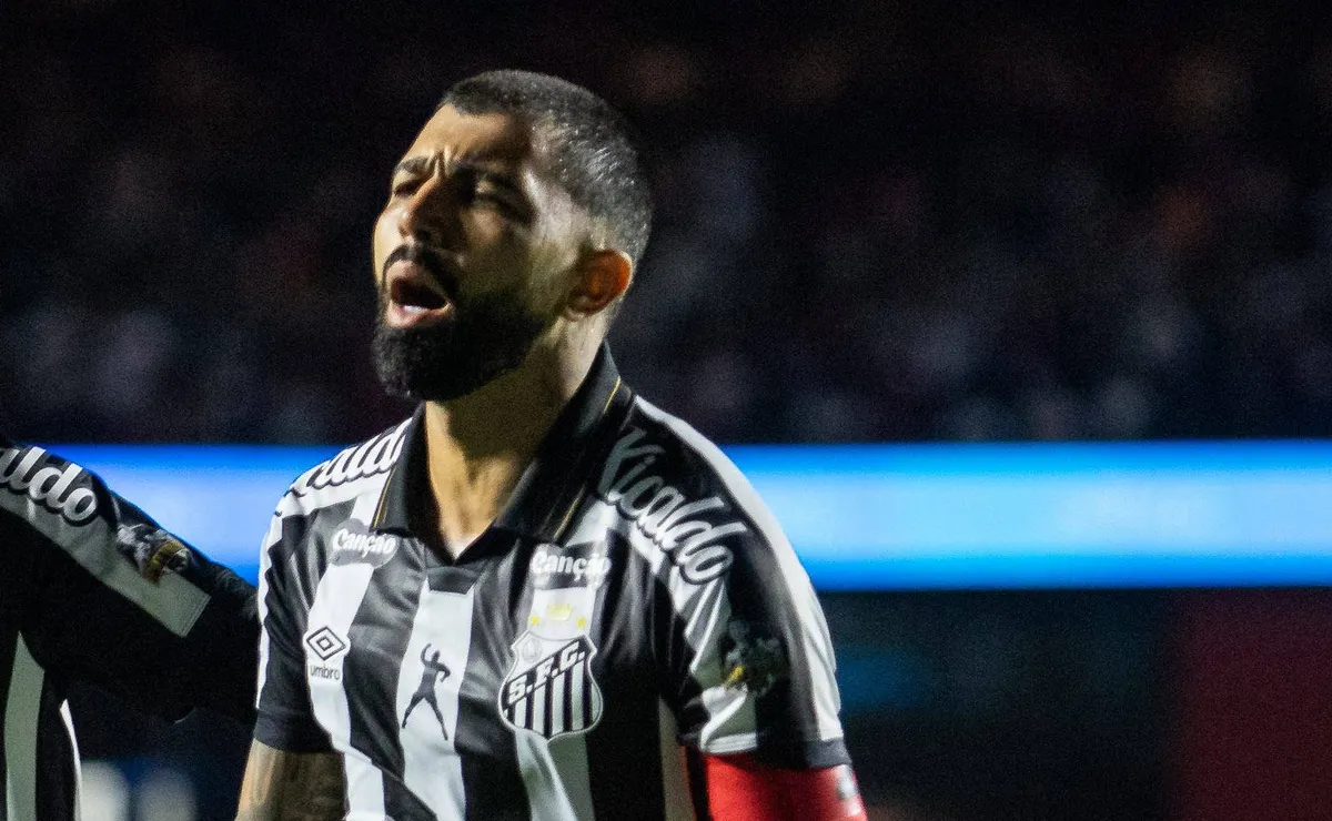 Gabigol marca duas vezes, Santos vence o São Paulo de virada e sobe na tabela do Brasileirão