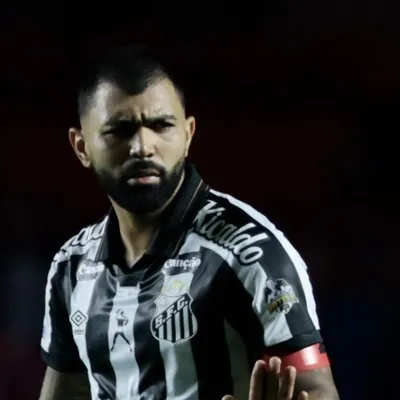 Gabigol chega para enfrentar o Fla em grande fase