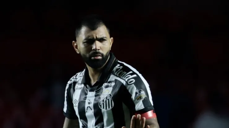- Gabigol jogador do Santos comemora seu gol durante partida contra o São Paulo
