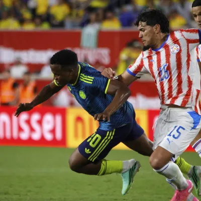 Gómez 'anula' Arias em amistoso e atacante liga alerta no Palmeiras