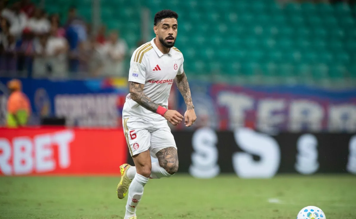 Matheus Bahia treina separado e pode desfalcar o Internacional contra o Corinthians