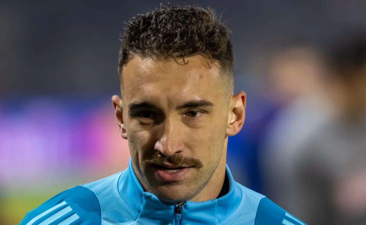 Léo Ortiz analisa disputa do Flamengo com Palmeiras e faz alerta: “Qualquer tropeço complica”