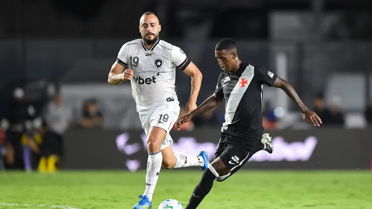 Robert Renan jogador do Vasco durante partida contra o Botafogo. Foto: Thiago Ribeiro/AGIF