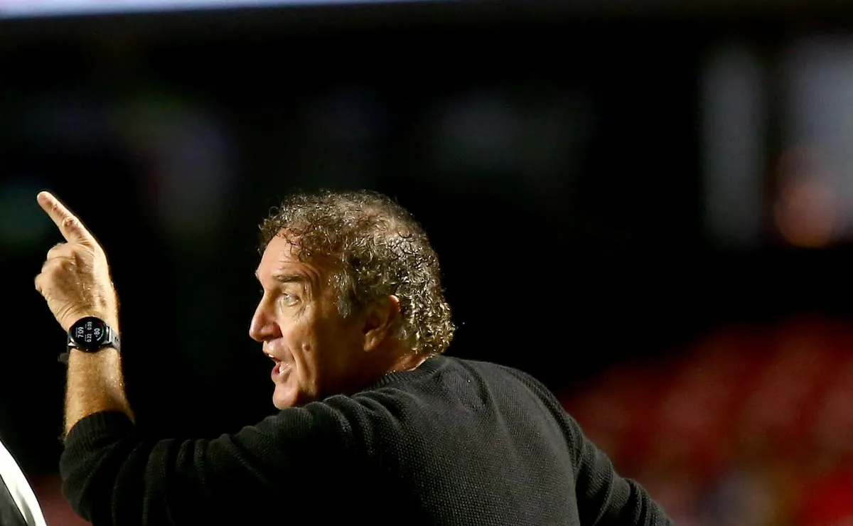 Cuca mira vaga na Libertadores e projeta Santos x Flamengo: “É um jogo maravilhoso”