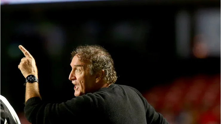Cuca durante partida no MorumBIS contra o São Paulo.