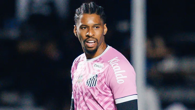 Goleiro assumiu a titularidade da equipe santista - Foto: Raul Baretta/Santos FC.