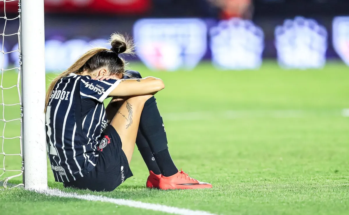 Opinião: a política do Corinthians continua entrando em campo, e agora até o feminino sente