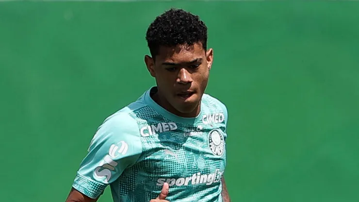 Luis Pacheco, uma das promissoras crias da Academia, treina com o elenco profissional e abre o leque de possibilidades - Foto: César Greco - Sociedade Esportiva Palmeiras