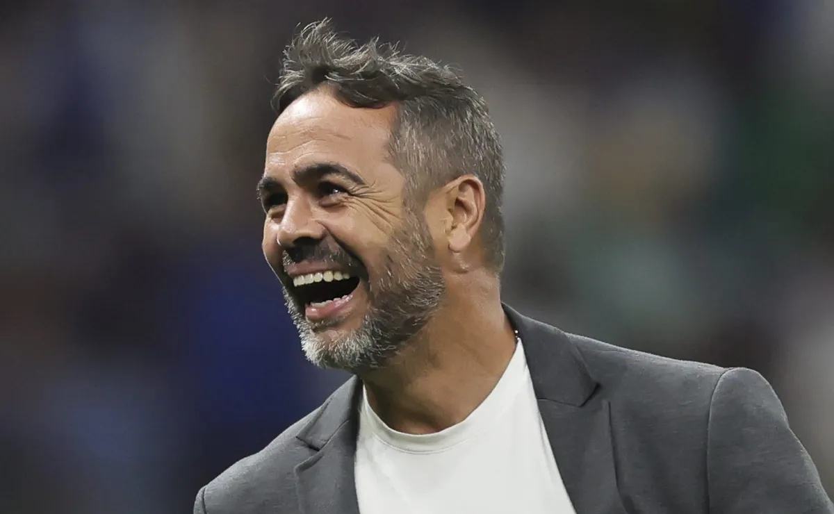 Artur Jorge se rende a dupla do Cruzeiro e elogia Matheus Pereira e Jonathan Jesus: “A importância que tem para nós”
