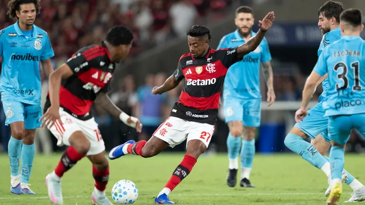 Bruno Henrique jogador do Flamengo durante partida contra o Santos. Foto: Jorge Rodrigues/AGIF