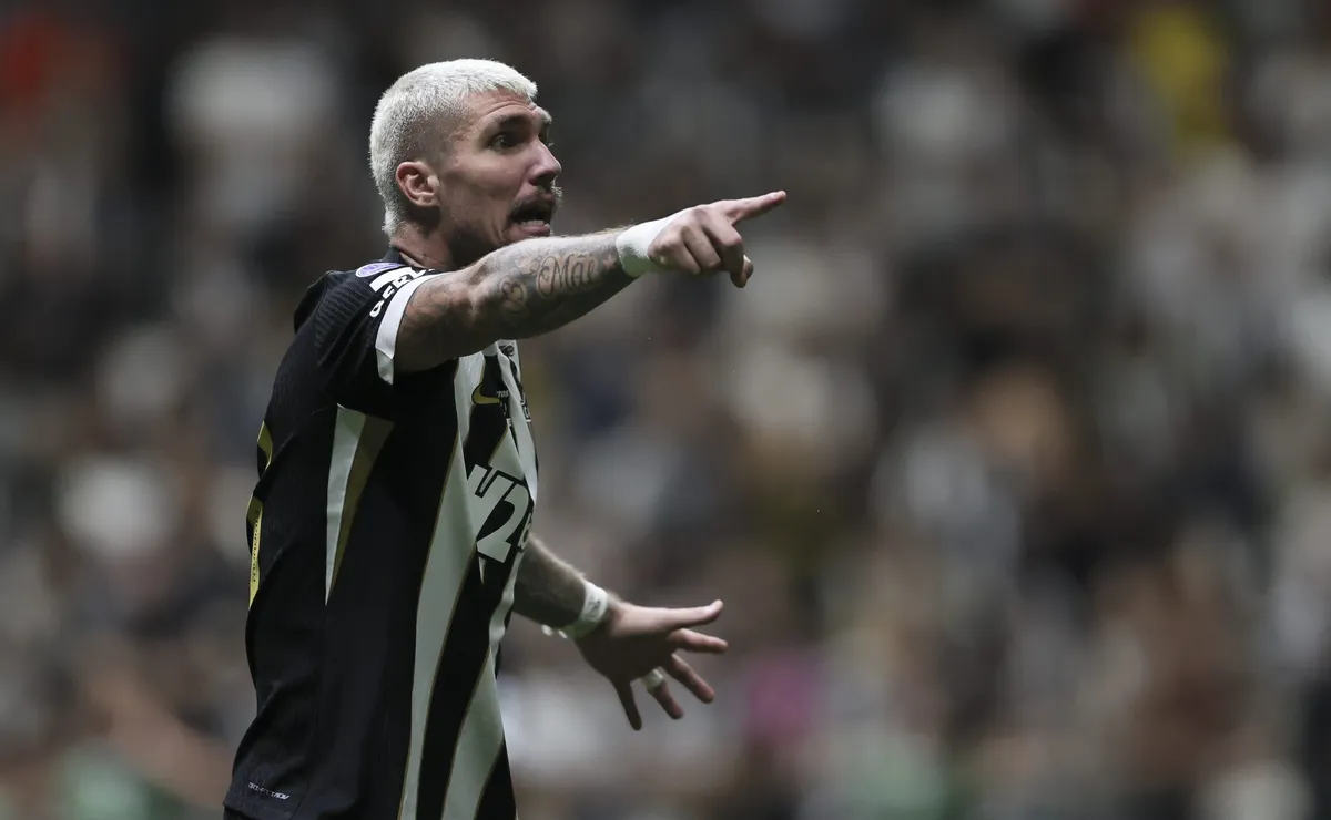 Eduardo Domínguez manda recado para Lyanco após zagueiro perder espaço no Atlético-MG