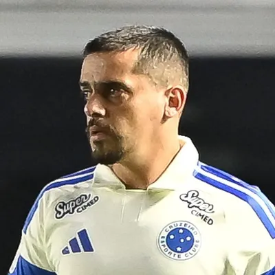 Fagner reencontra Paulinho no Cruzeiro em meio a fim de contrato