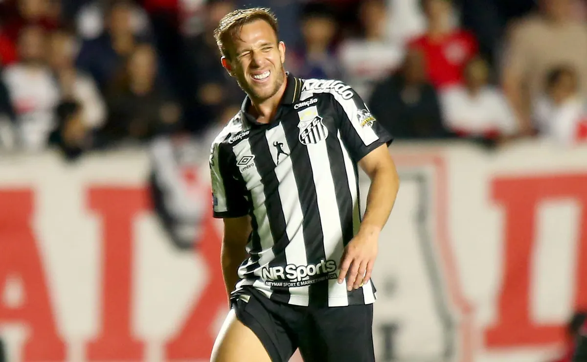 Análise: Lesão de Arthur chega em péssima hora e interrompe evolução do volante no Santos